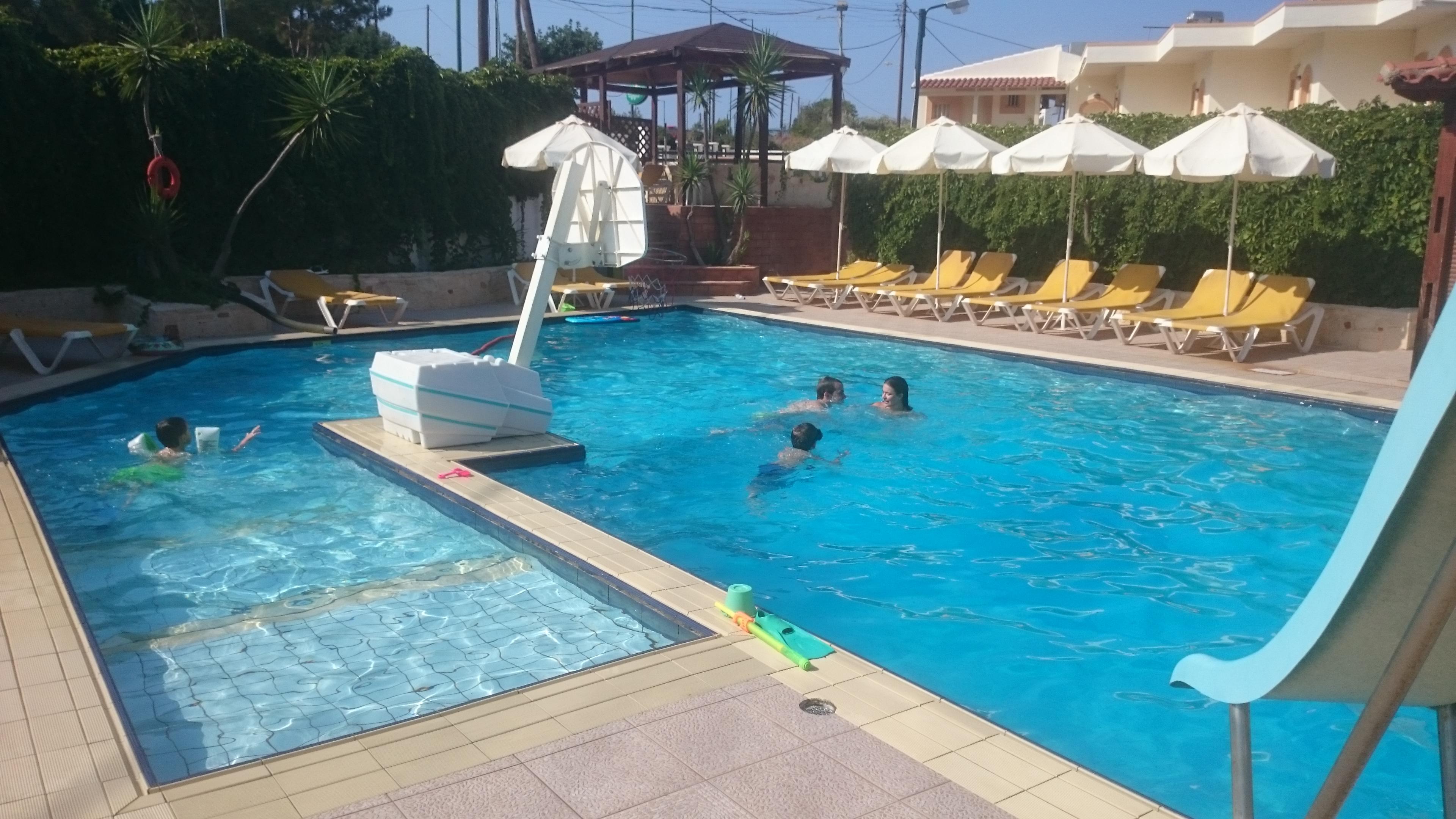 הרסוניסוס Amazones Villas Apartments מראה חיצוני תמונה